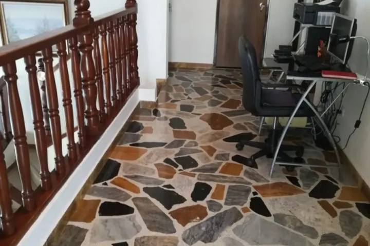 Room 9 of 13