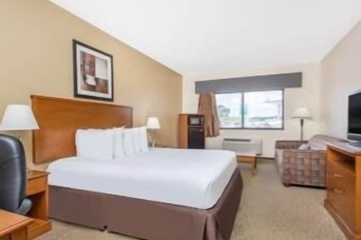 1 King Bed (5 of 6)