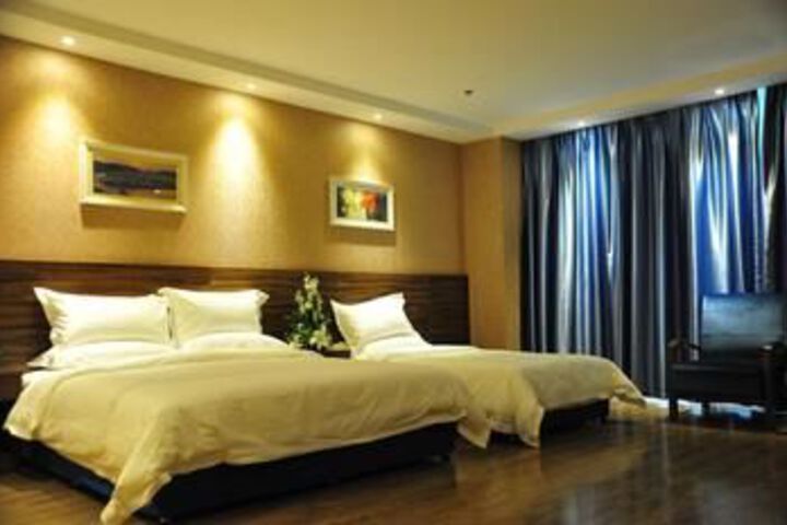 Room 12 of 32