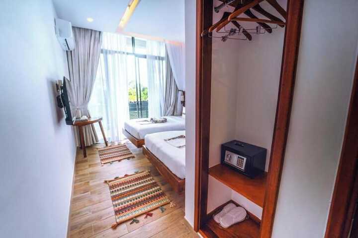 Room 8 of 47