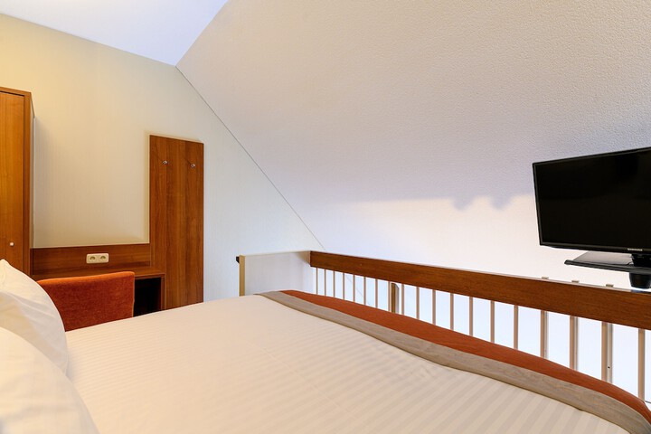 Room 18 of 158