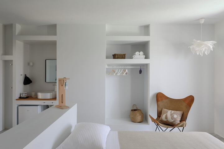 Room 12 of 118