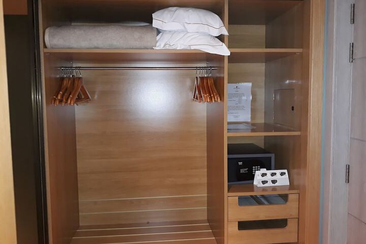 Room 7 of 40