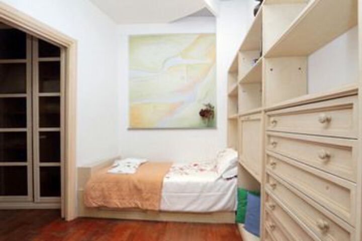 Room 26 of 107
