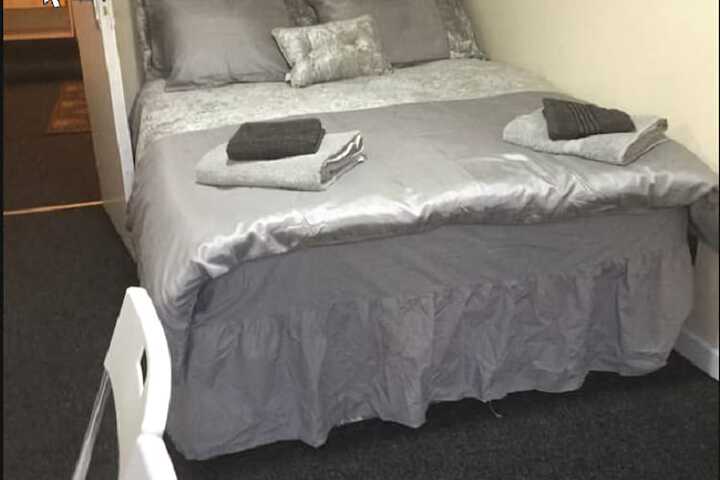 Room 5 of 6