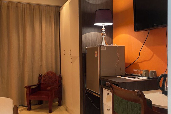Room 14 of 77