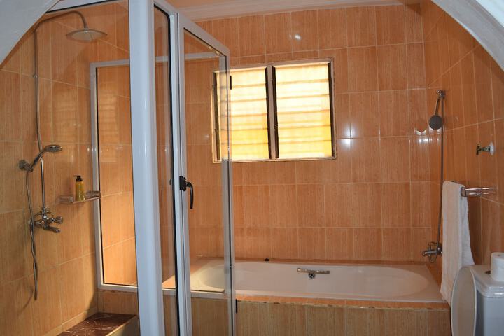 Room 6 of 114