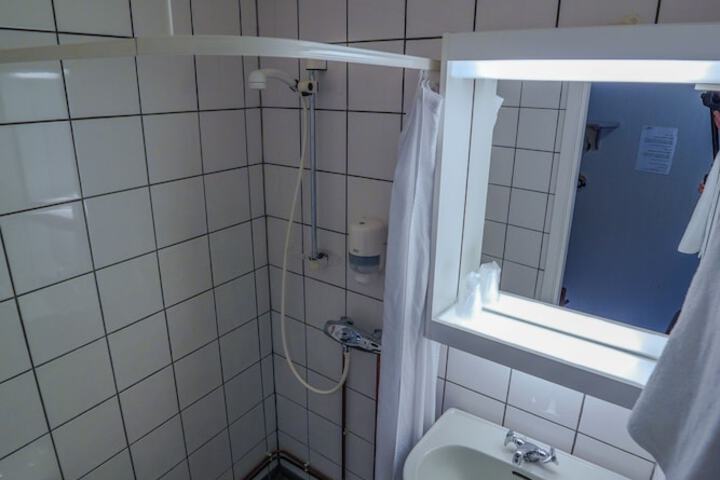 Room 16 of 53