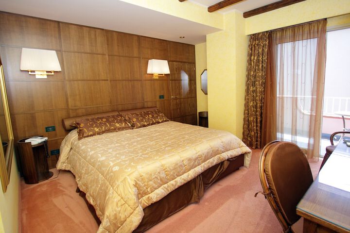 Room 15 of 49