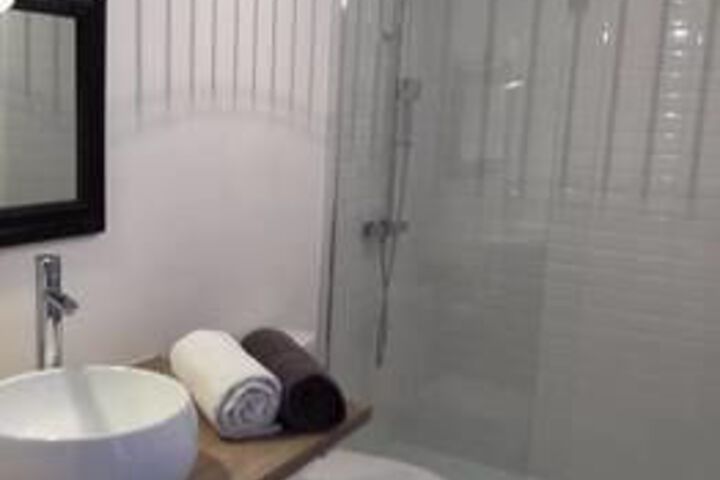 Room 2 of 32