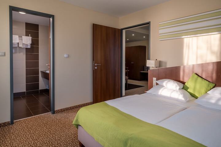 Room 12 of 81