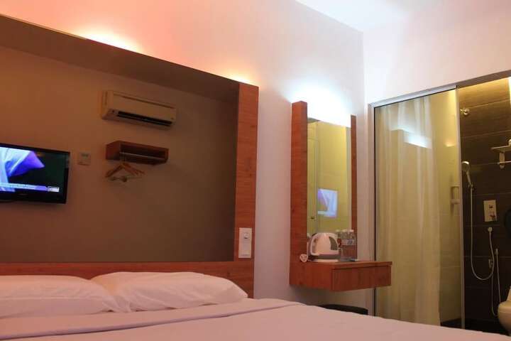 Room 8 of 32