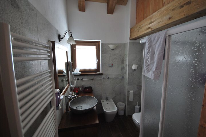 Room 33 of 66