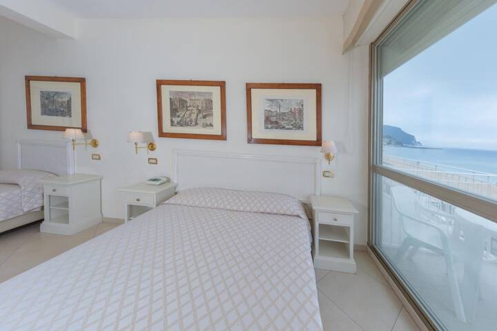 Room 16 of 48