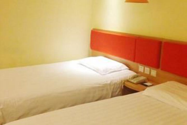 Room 9 of 11
