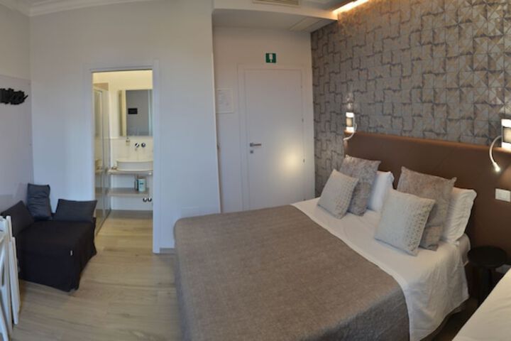 Room 25 of 64