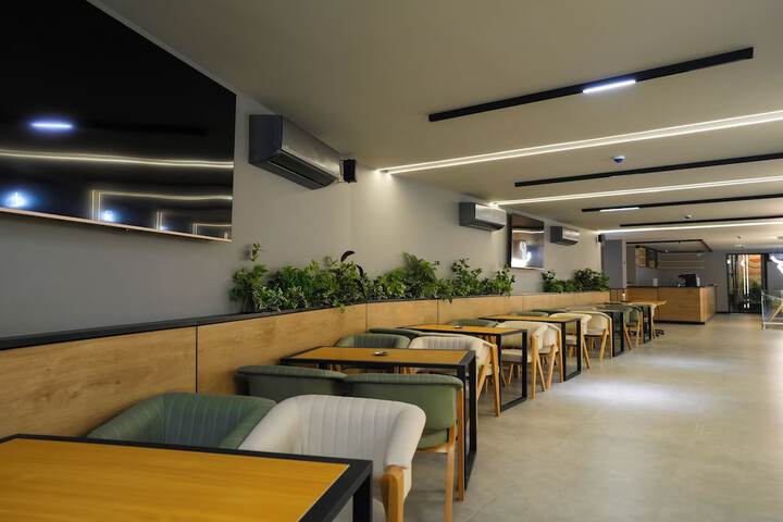Dining 8 of 12