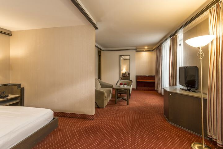 Room 42 of 146