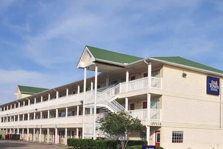 Hotel 12 of 13
