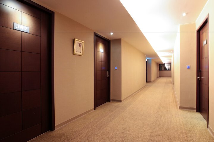 Ballroom/Hall 39 of 50