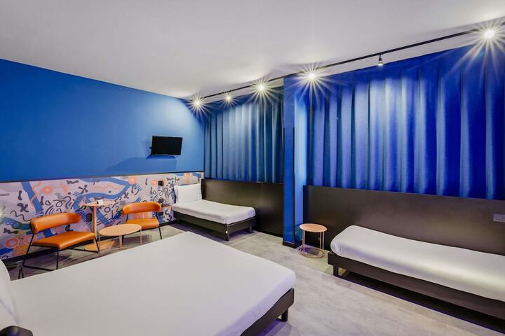 Room 18 of 107