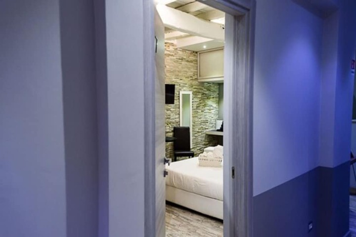 Room 6 of 50