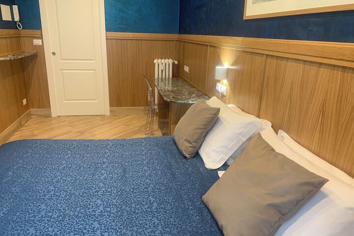 Room 6 of 14