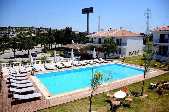 Pool 52 of 68