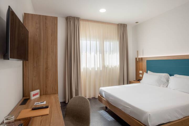 Room 9 of 48