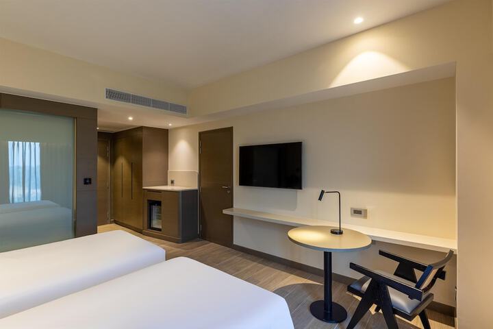Room 12 of 41