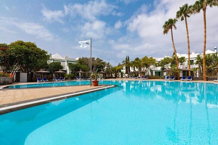 Hotel Pool