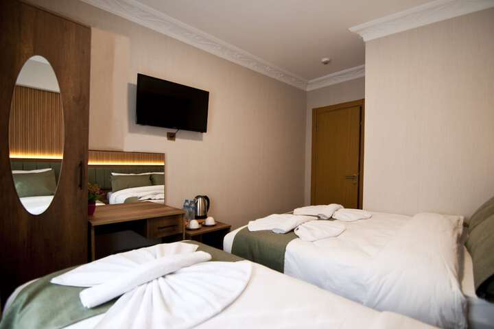 Room 4 of 28