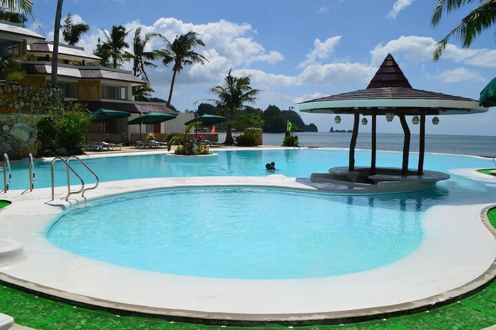 Hotel Pool