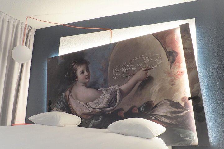 Room 4 of 55