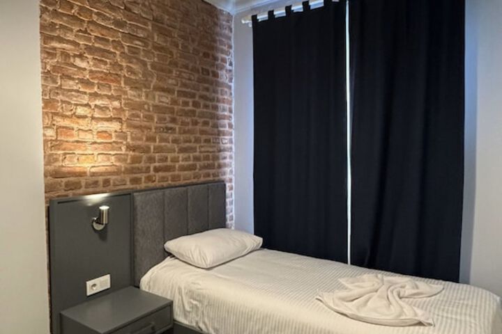 Room 8 of 29