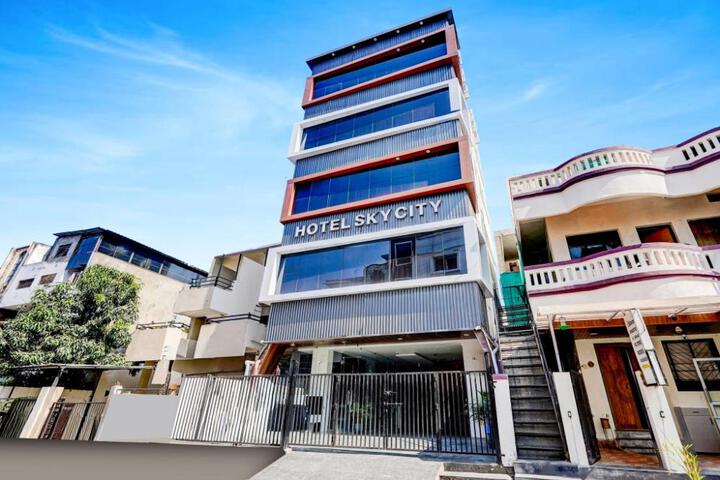 Hotel Sky City