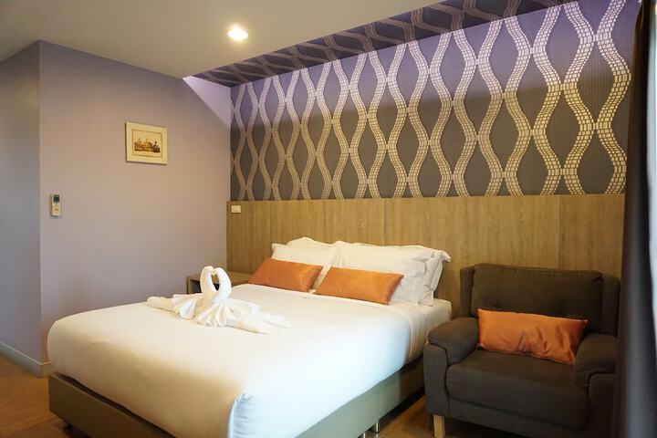 Room 10 of 38