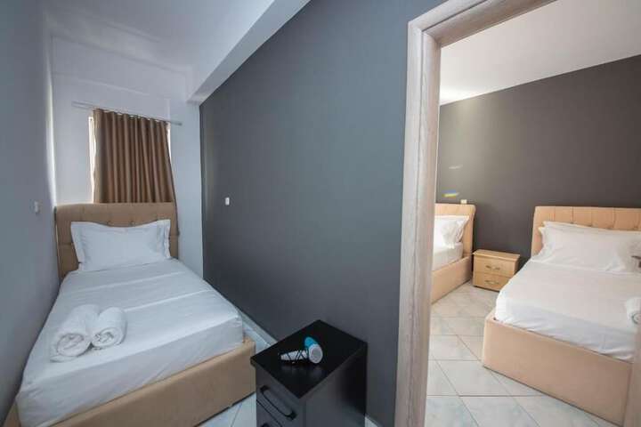 Room 14 of 74