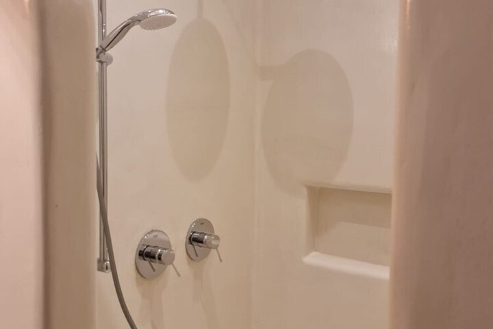 Room 32 of 61