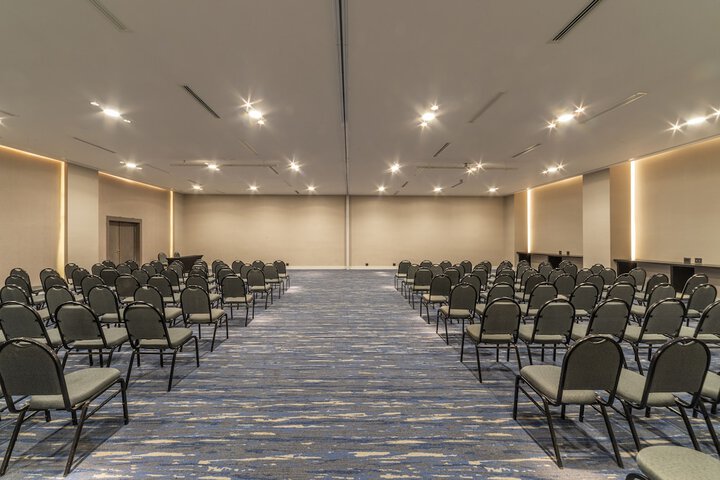 Ballroom/Hall 88 of 104