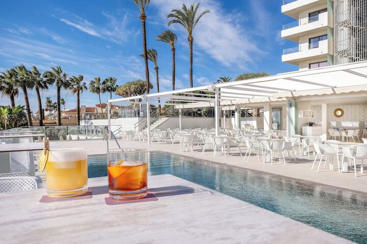 Hotel with Pool