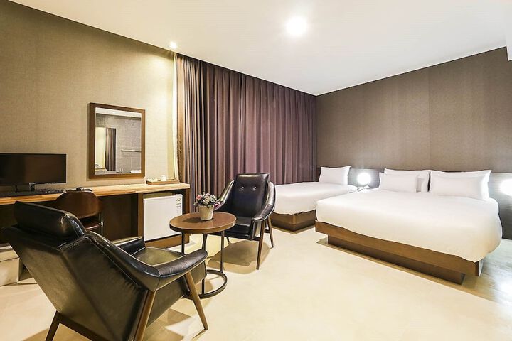 Room 8 of 55