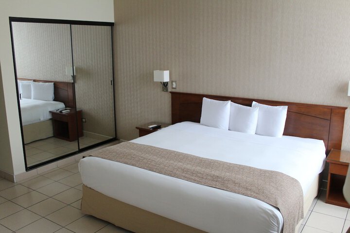 Room 10 of 24