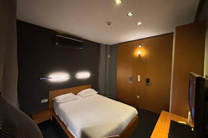 Room 10 of 25