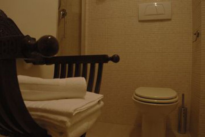 Room 24 of 32