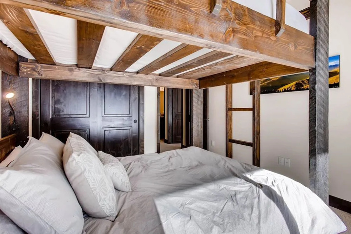 Room 2 of 17
