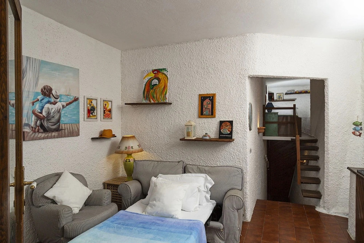 Room 2 of 18