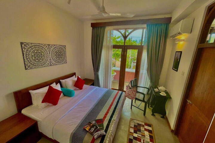 Room 9 of 32