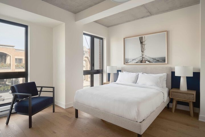 209 2nd Floor Studio Murphy Queen Bed with Balcony (66 of 95)