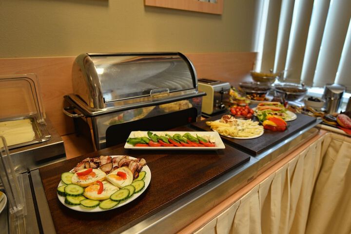 Breakfast/Coffee Service 21 of 32